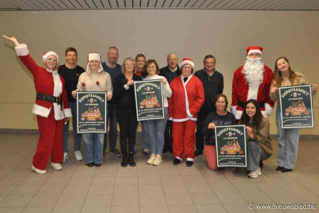 Warmste kerstmarkt met kerstman in koets