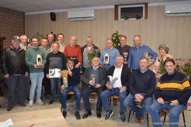 Duivenmaatschappij Recht voor Allen viert kampioenen