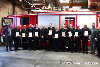 Leden brandweerpost Deinze ontvangen ereteken op Barbarafeest