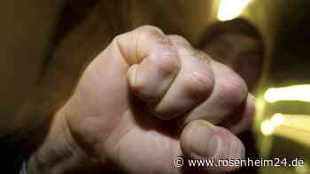 Drogen-Duo flippt bei Festnahme aus – Polizeibeamte „gebissen und bespuckt“