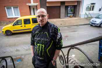 Davy vond vader Henri (76) zwaargewond op straat na ongeval: “Toen die van de MUG op zijn knieën langs hem ging zitten, wist ik genoeg”