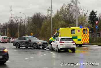 Lummenaar (30) lichtgewond na ongeval op kruispunt van Grote Ring met N80 in Hasselt