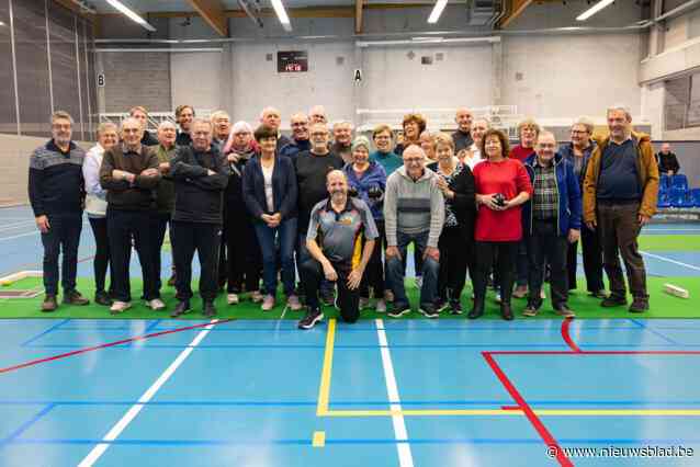 Marc (67) blaast vergeten sport nieuw leven in en richt eigen club op: “Met Short Mat Bowl Livinus kunnen we nu ook deelnemen aan competitie”