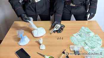 Pistola, droga e soldi in casa. Arrestato 50enne