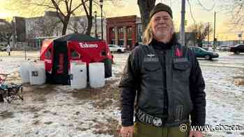 Winnipeg veteran camping out for 10 days to give people the kind of Christmas 'we all deserve'