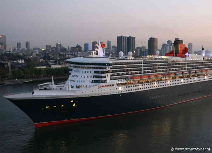 Cruiseschip Queen Mary 2 onderweg naar Rotterdam
