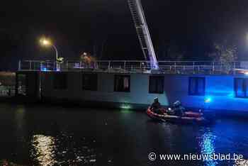 Politie en brandweer zoeken mogelijke drenkeling: Sluizenstraat lange tijd afgesloten maar gezochte persoon gelukkig terecht