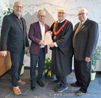 The Valley Gazette wins community service award