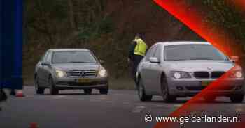 Grenscontroles zijn begonnen • Twee supermarkten overvallen