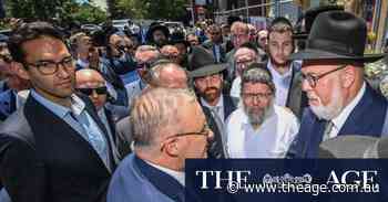 PM battles crowd crush to view synagogue ruins, pledges to fund rebuild