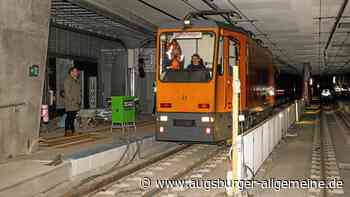 Erste Straßenbahn befährt neuen Bahnhofstunnel zur Probe