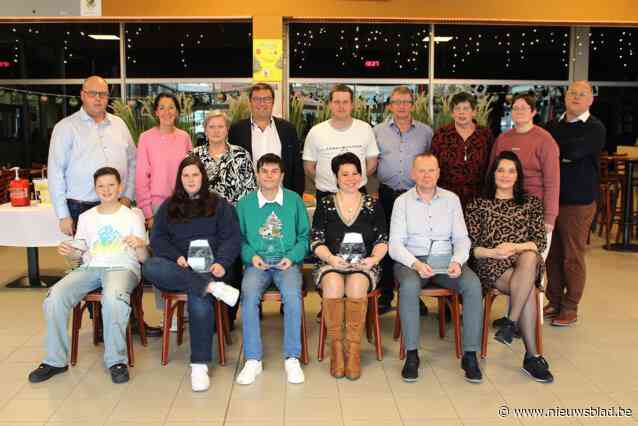 Gaaibolders zetten kampioenen in de bloemetjes