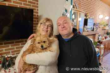 Henk (53) en Christa (59) adopteren hondje van buurman die in eenzaamheid stierf: “Alsjeblieft, kijk eens naar mekaar”