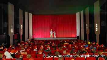 Der Lions-Club und der Nikolaus sorgen für strahlende Kinderaugen im Olympia-Kino