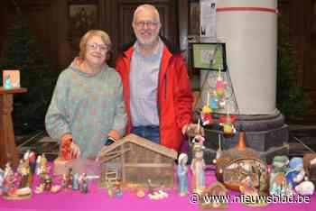 Henk (61) en Christa (69) stellen hun 450 kerststallen tentoon: “We kopen er veel op onze zomerse reizen”