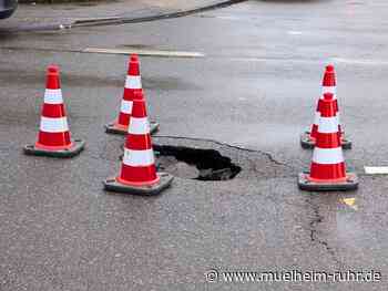 Saarner Straße: Loch wird ausgebessert