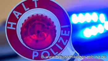 Emsland: Diebe stehlen Fahrzeuge und reißen Zufahrtstor ab