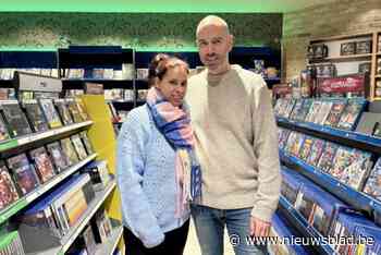“Het begon met een plank boven de televisie”: Stefaan en Stefanie kochten volledig huis voor gigantische gamescollectie