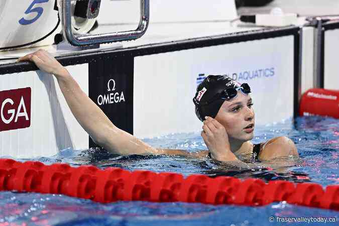 McIntosh sets world record in 400 freestyle at short-course swimming championships