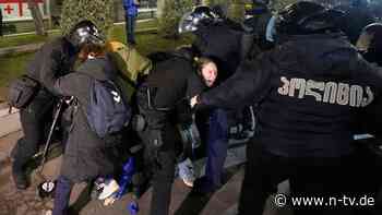 Polizei verprügelt Demonstranten: Georgiens Pro-Putin-Partei steckt in der Sackgasse