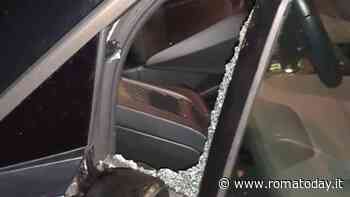 Finestrini e specchietti distrutti: la piaga delle auto danneggiate tocca un altro quartiere