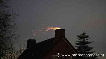 112-nieuws: vuurregen uit schoorsteen • vrachtwagen de sloot in