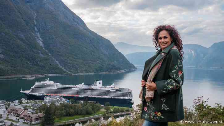 Vanuit je luie stoel meevaren met cruiseschip Rotterdam
