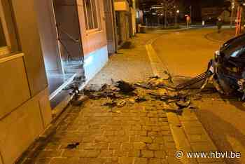 Auto botst tegen ingang van De Voorzorg in Bilzen
