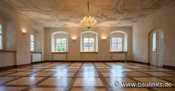 Sorgfältige Restaurierung des historischen Tafelparketts im Schloss Dellmensingen