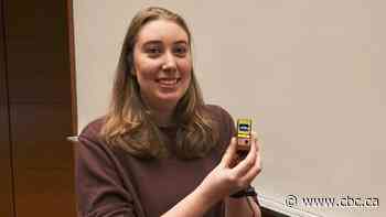 An Ontario college student may have built world's smallest arcade machine for her 2nd Guinness record