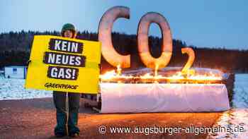 Greenpeace demonstriert am Bohrplatz in Reichling: „CO2“ in Brand gesetzt