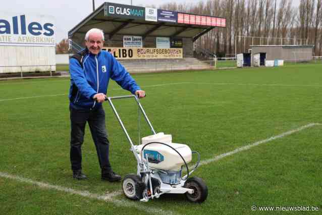 ZONDER VRIJWILLIGERS GEEN CLUB. Elke dag steekt Theofiel ‘Fiele’ Sey de handen uit de mouwen voor SK Lochristi: “Mijn vrouw heeft er vrede mee dat ik iedere voormiddag weg ben”
