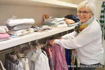 Vera (56) zet na 25 jaar punt achter kledingwinkel en zoekt overnemer: “Ik wil als leerkracht nog mijn ervaring in de verkoop doorgeven”