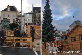 Leerlingen poten opnieuw houten huis voor Kerstman neer