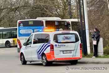 Meisje (6) komt met benen onder bus terecht aan station