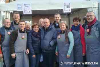 Papstampers verkopen weer toatjespap op kerstmarkt voor ALS
