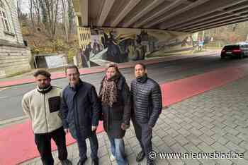 Brug Brusselsepoort omgetoverd tot immense afbeelding van historische Wijngaardpoort: “De historische prentenatlas gaf een schat aan inspiratie”