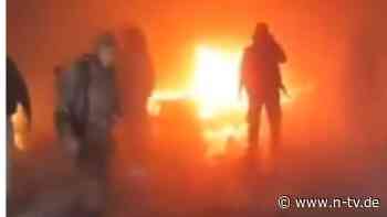 Krawall in Kardaha: Islamisten zünden Sarg und Grab von Assads Vater an