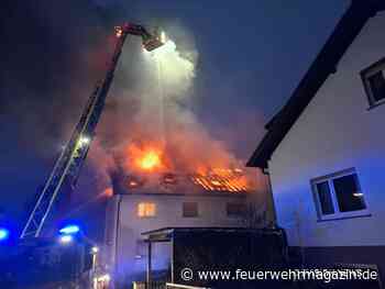 Feuerwehrmann bei Dachstuhlbrand verletzt