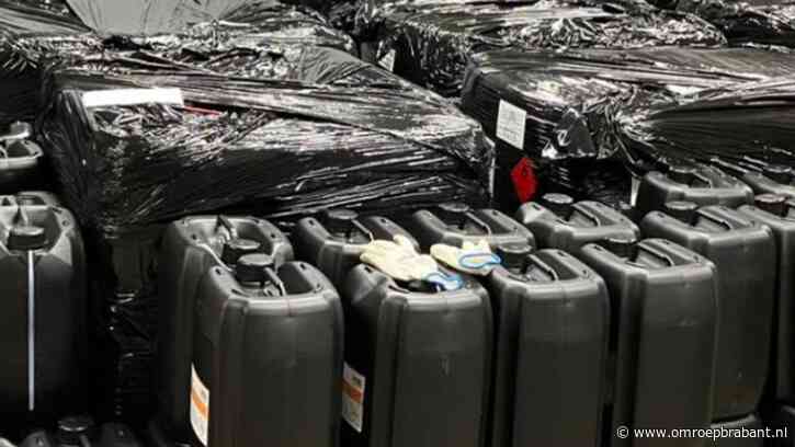 Veel chemicaliën en illegaal vuurwerk gevonden bij garageboxcontrole