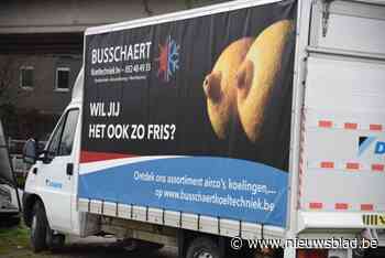 Klacht ingediend tegen ‘vrouwonvriendelijke’ reclame met foto van… citroenen: “Als er mensen zijn die er een probleem mee hebben kunnen ze mij altijd aanspreken”