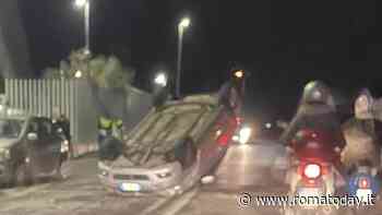 Incidente a Roma: carambola tra tre auto, una si ribalta. Tre feriti