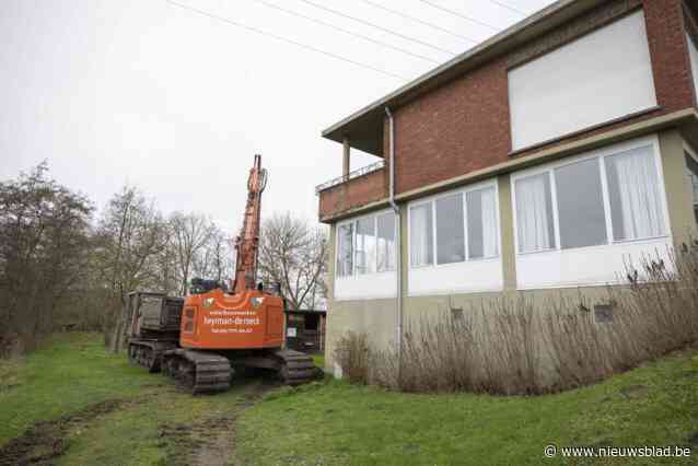 Na bijna een week weet Maria eindelijk hoe de kraan plots bij haar in de tuin terechtkwam, maar er duikt direct een nieuw probleem op