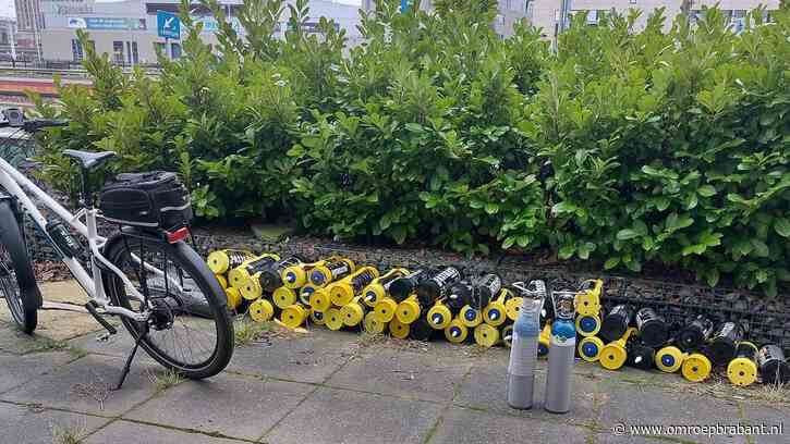 58 lachgascilinders gevonden in een struik