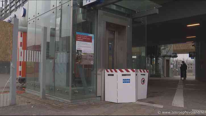 Almere - ProRail: Liften van treinstation Almere Poort binnenkort weer te gebruiken