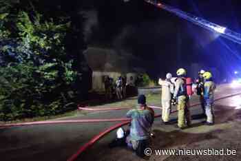 Huis onbewoonbaar na uitslaande brand in Lommel, bewoner bevangen door rook