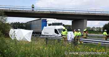 Chauffeur zet veiligheidssysteem van vrachtwagen uit en veroorzaakt dodelijk ongeval op A73: ‘Geen straf goed genoeg voor nabestaanden’