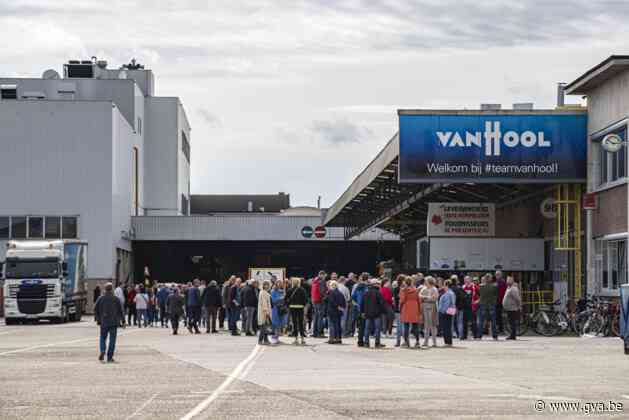 Meer dan 70% van ex-werknemers van Van Hool is na acht maanden weer aan de slag: “Echt een succes, en het blijft nog stijgen”