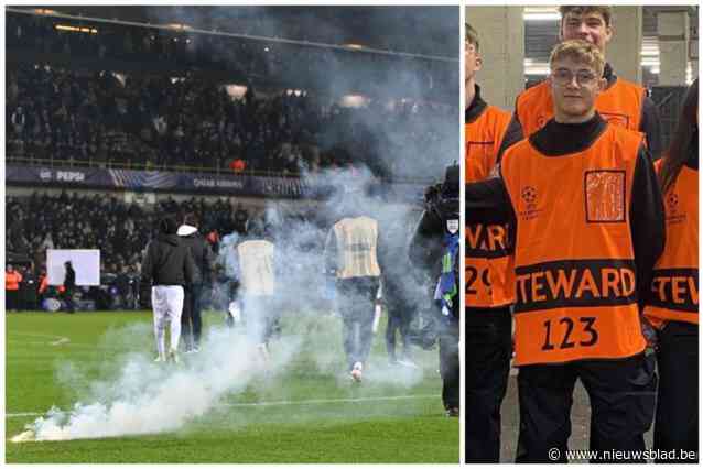 Steward Ian (18) raakte minutenlang buiten westen door pyrotechnisch materiaal van Portugese fans: “Mensen moeten beseffen hoe gevaarlijk dit is”
