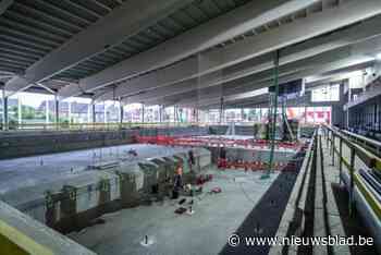 Contouren nieuwe zwembad en glijbanen in De Watermolen zichtbaar